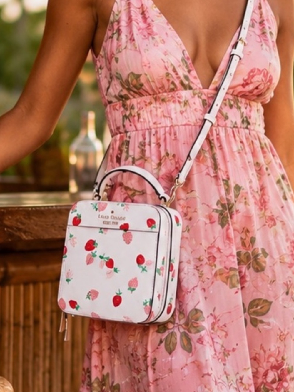 RARE!! Collectors Novelty Kate Spade Daisy Strawberry Vanity Crossbody Bag Pink